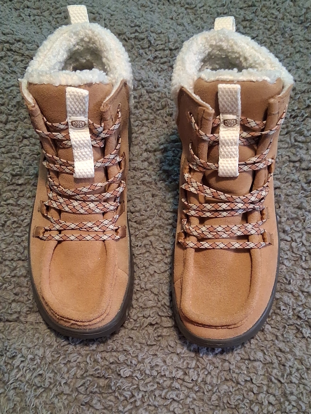 Hey Dude Womans Cozy Faux-Sherpa Tan Winter Boots (New Never Worn)